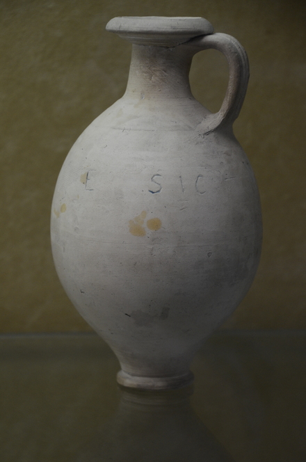 Reims, Small amphora