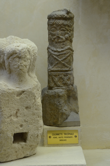Reims, Three-headed small column