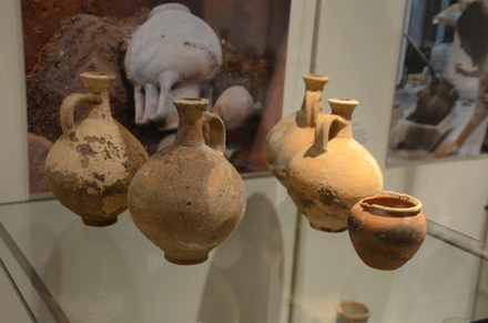 Strasbourg, Koenigshoffen, funerary pottery