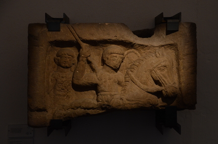 Strasbourg, Koenigshoffen, tomb of a cavalryman with behing him an infantryman