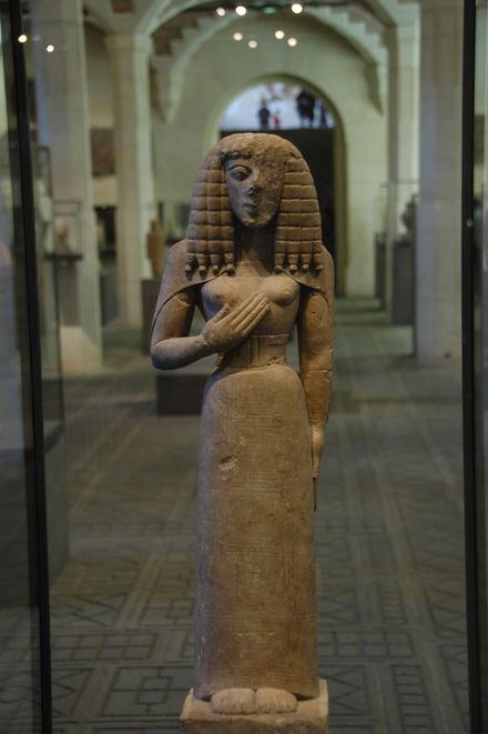 Auxerre, Female statue called The Lady of Auxerre