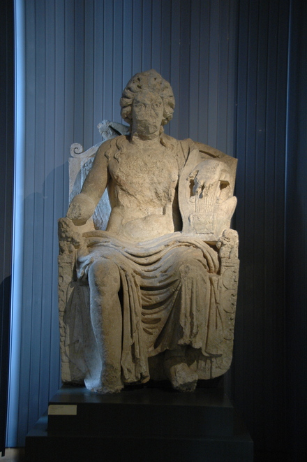 Entrains-sur-Nohain, Statue of Apollo