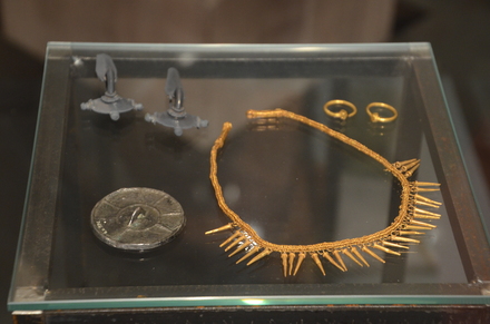 Hochfelden, jewelry from a princely grave