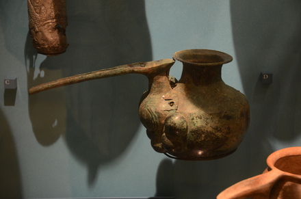 Luristan, Bronze jar with a beak