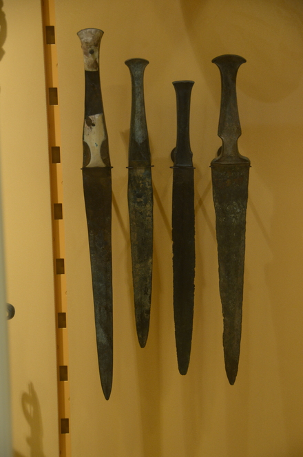 Luristan, Swords