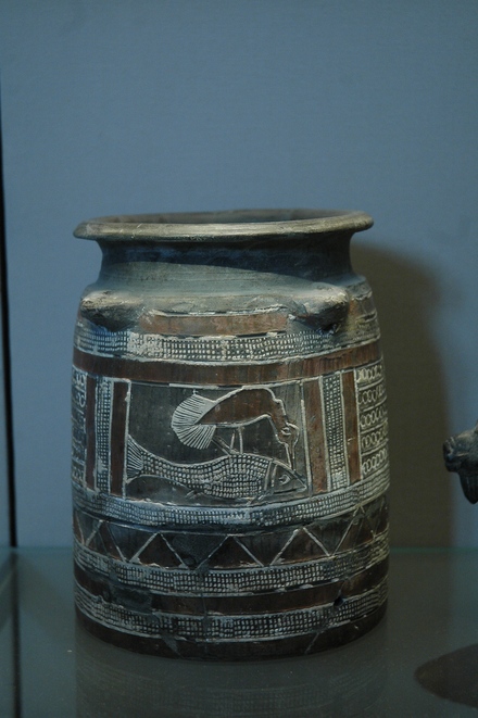 Susa, Early Elamite pot with a fish and a wader