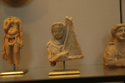 Susa, Hellenistic or Parthian figurine of a harpist