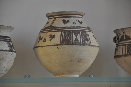Tepe Giyan, Painted jar with birds