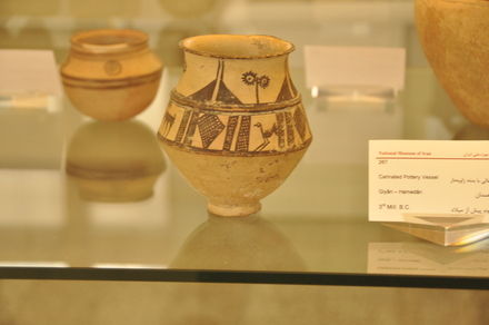 Tepe Giyan, Painted cup with birds