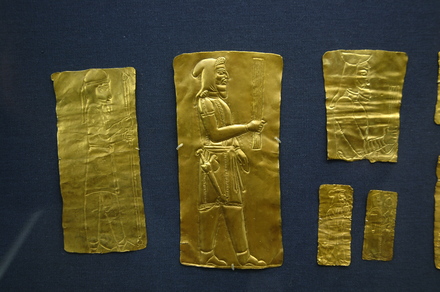 Oxus treasure, Gold plates with a magian