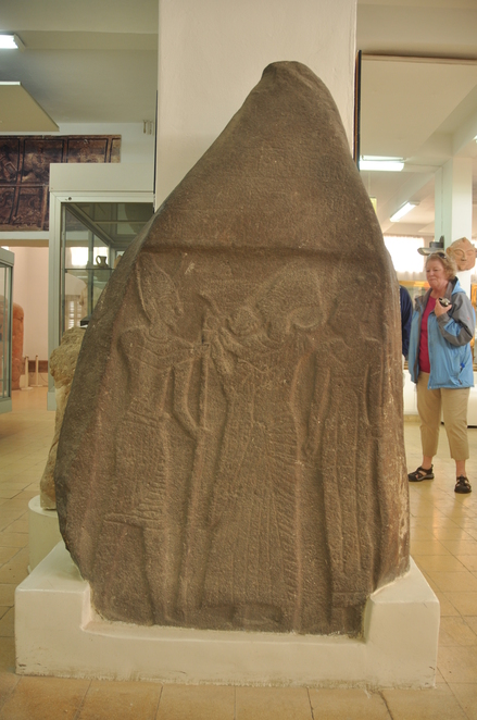 Wādī al Bālū`, Moabite stele, Egyptianising in style