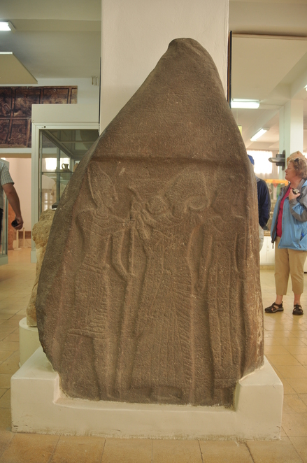 Wādī al Bālū`, Moabite stele, Egyptianising in style