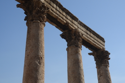Amman, Forum, colonnade with frieze