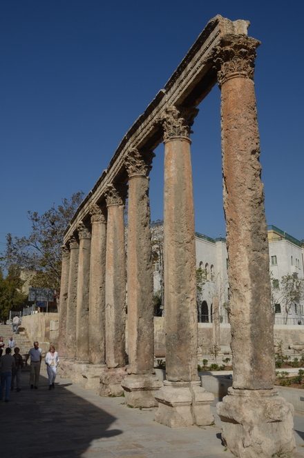 Amman, Forum, colonnade with frieze