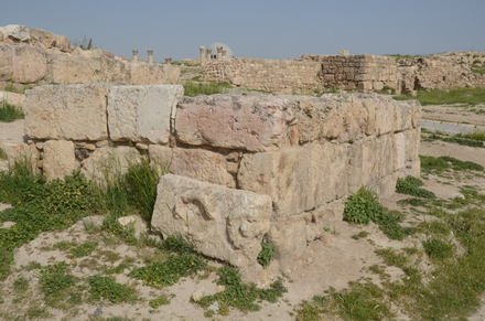 Amman, Citadel, Fortification walls