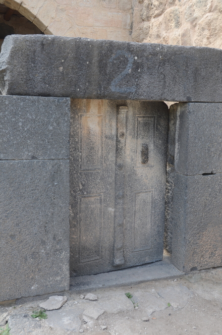 Gadara, Tombs doors