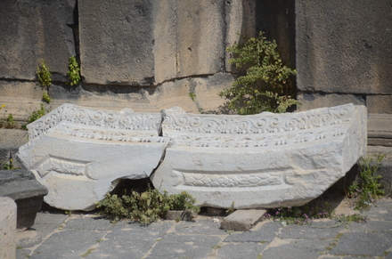Gadara, Nymphaeum, Decorated frieze