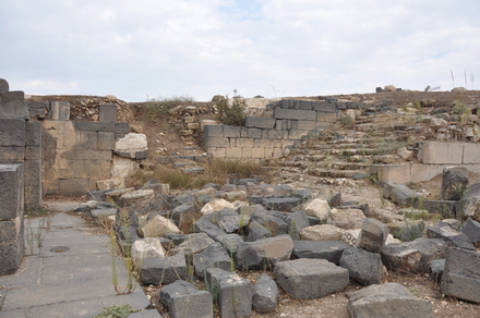 Gadara, Podium of a monument