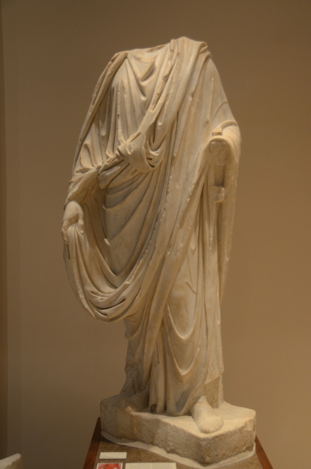 Gerasa,  Headless togatus 