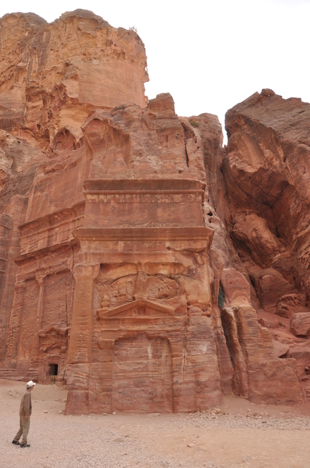 Petra, Outer siq, Street of facades