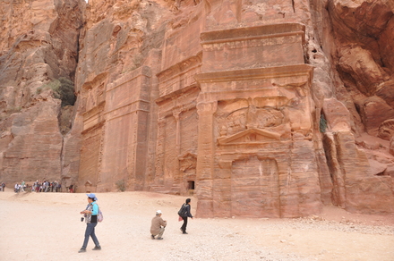 Petra, Outer siq, Street of facades