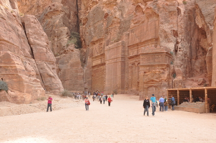 Petra, Outer siq, Street of facades