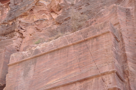 Petra, Outer siq, Crowsteps