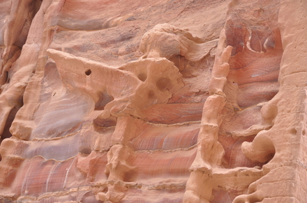 Petra, Outer siq, Rock