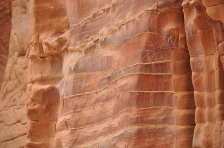 Petra, Outer siq, Rock
