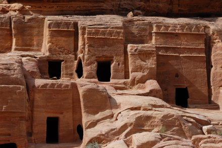 Petra, Theaterstreet facades