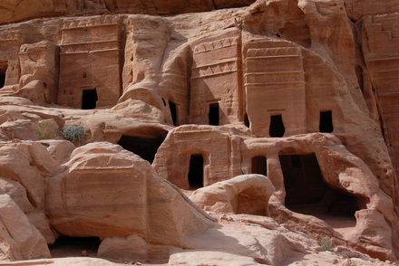 Petra, Theaterstreet facades