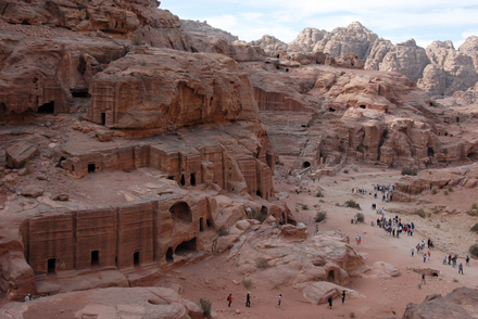 Petra, Theaterstreet facades