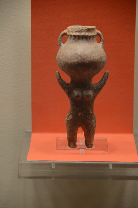 Bab edh-Dhra, Nude female pottery figurine, holding a jar on her head