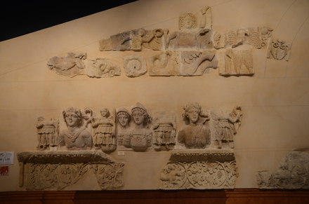 Khirbet adh-Dhari, Temple facade with signs of the zodiac