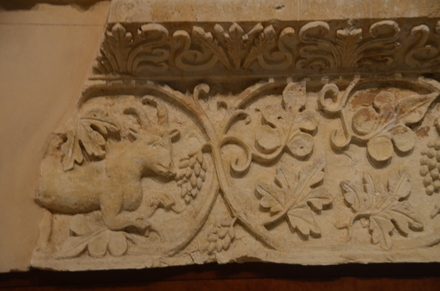 Khirbet adh-Dhari, Temple facade, capricorn