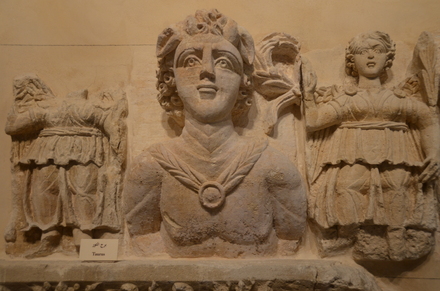 Khirbet adh-Dhari, Temple facade, taurus