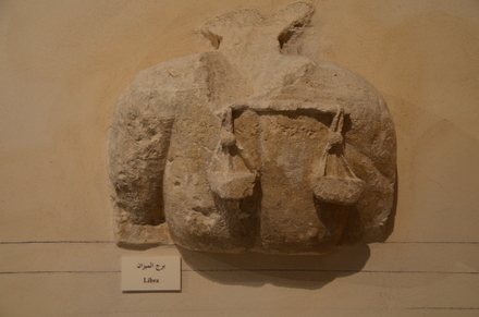 Khirbet adh-Dhari, Temple facade, libra