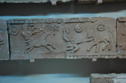 Ghirza, North cemetery, Mausoleum B, Relief of hunters