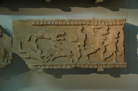 Ghirza, North cemetery, Mausoleum B, Relief of hunters