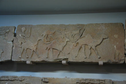 Ghirza, South cemetery, Mausoleum C, relief of travelers