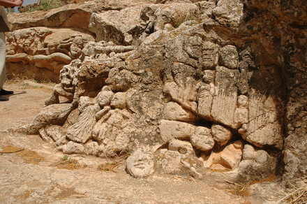Slonta, Libyan sanctuary, Table with people