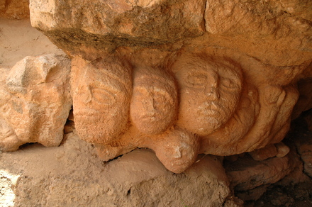 Slonta, Libyan sanctuary, Cave with heads