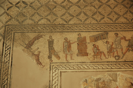 Dar Buc Ammera, Gladiator mosaic