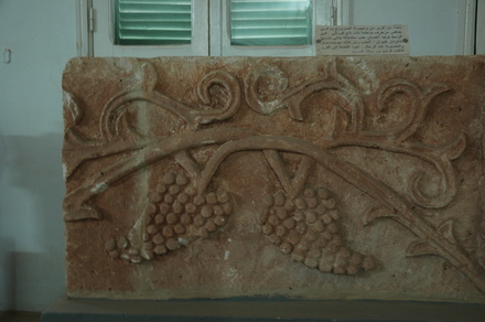 Ghanafes, relief of grapes