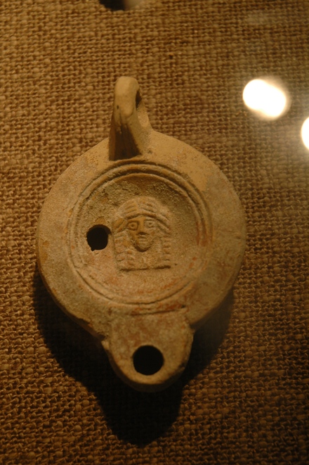 Archaic oil lamp