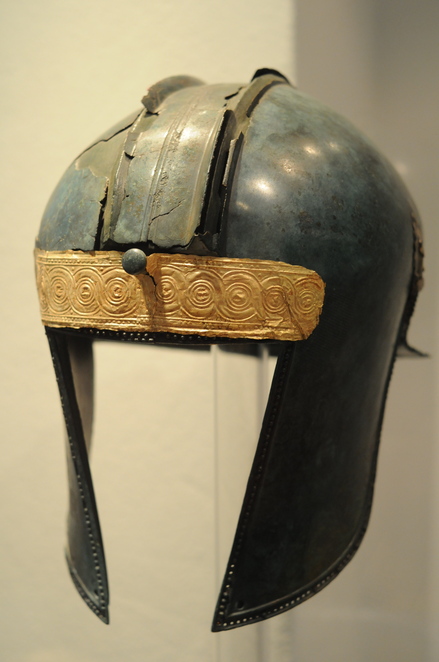 Trebeniste, Tomb V, Helmet