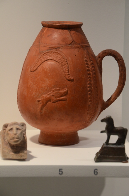 Pot with boar
