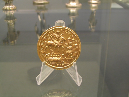 Medaillion of Constantius capturing London