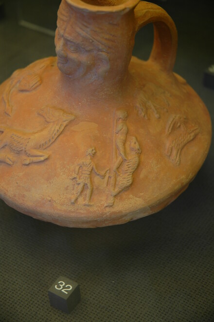 Flagon with gladiators fighting with animals