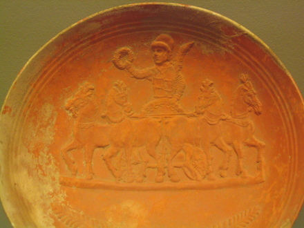 Plate with horse races with winner